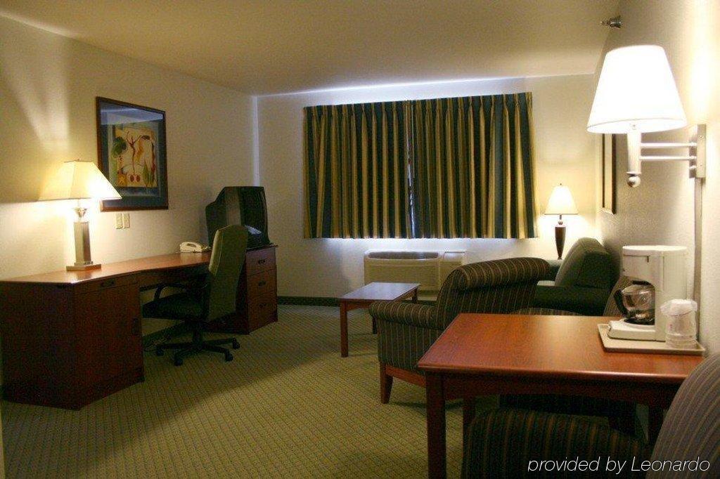 Crossings By Grandstay Inn & Suites Becker Room photo